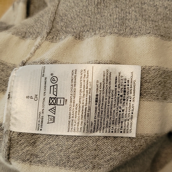 Banana Republic Sweater - Picture 4 of 4